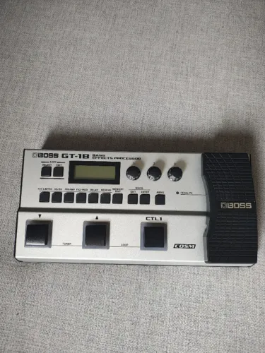 Pedaleira Baixo Boss GT-1B