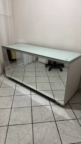Aparador de MDF espelhado