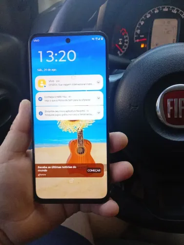 O celular e um moto G15, não tem essa opção Aki no Olx. Telefone tá novo.