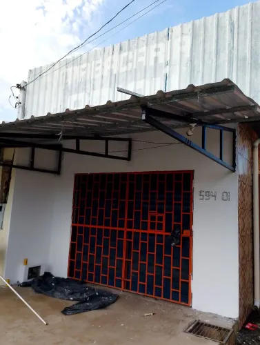 Aluga-se ponto comercial