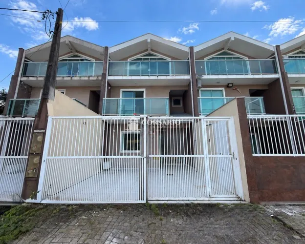 Sobrado triplex 01 quadra do mar Balneário Canoas