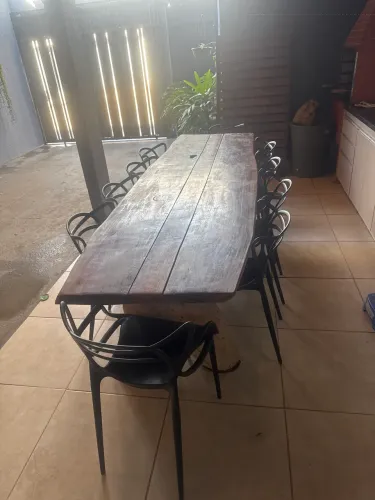 Mesa rústica 3,00x0,84 e 0,80 de altura , com cadeiras