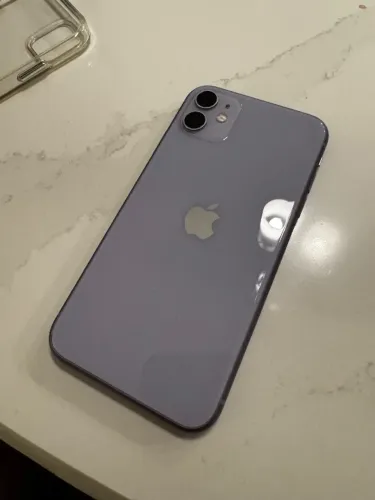 Vendo iPhone 11 Lilás, perfeito para quem quer entrar no mundo Apple gastando pouco.