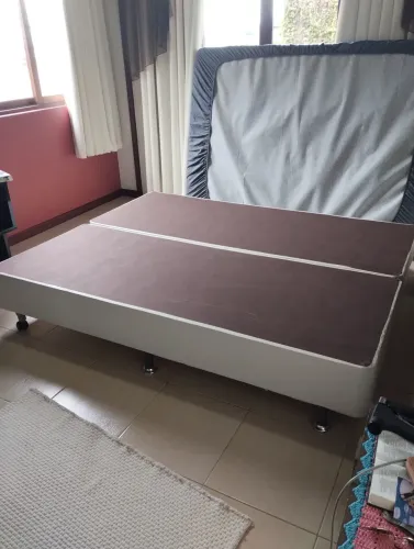 Base de cama casal com colchão, colchão usado 4 meses, semi novo 