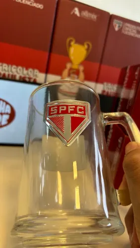 Caneca de Chopp São Paulo FC com Escudo Metálico Premium!