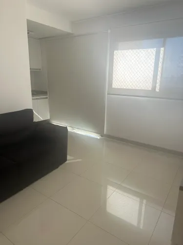 1apto com sacada todo mobiliado ,ar condicionado na sala e quarto
