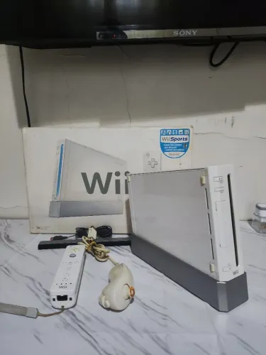 Nintendo Wii Branco na Caixa (Com Detalhes / Completo)
