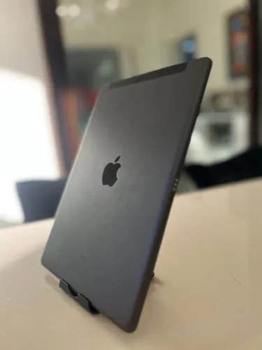 iPad 7ª Geração 32GB Wi-Fi + Cellular