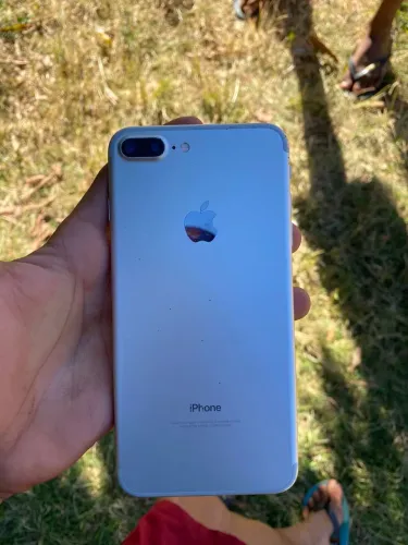 Vendo iPhone 7 Plus zero só com marcas de uso