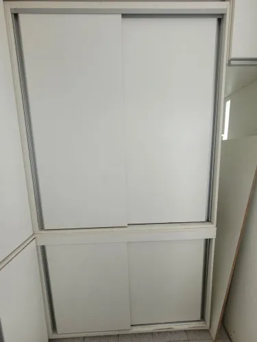 Armário em MDF reforçado.