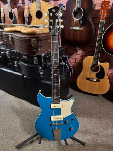 Guitarra Yamaha Revstar zerada regulada acompanha bag avulsa