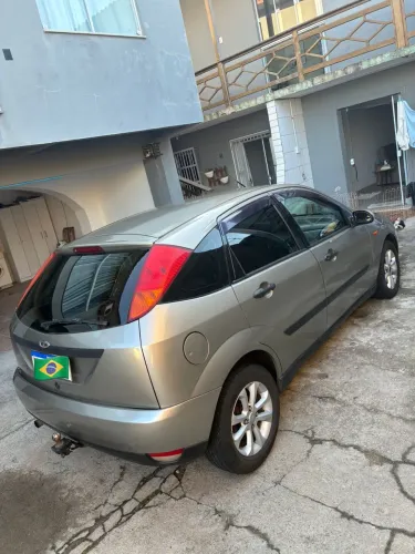 Ford Focus 1.8 16V 5P 2003