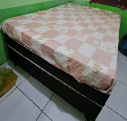 Cama box casal mais um colchão de casal
