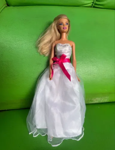 boneca barbie noiva loira