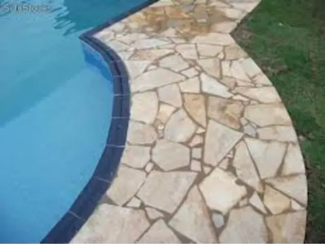 Serviço de limpeza de pisos e pedras 