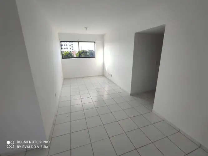 Apto. com 2 quartos, suíte e Vista p/ Mar, Próx. Faculdade Maurício de Nassau - Farol - M
