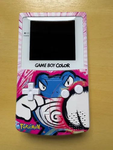 Game Boy Color GBC com Tela IPS e Carcaça UV Pokémon Poliwrath