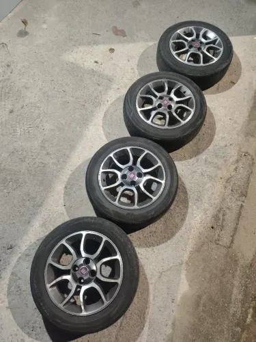 Jogo de rodas aro 15 do Fiat Uno Sporting 