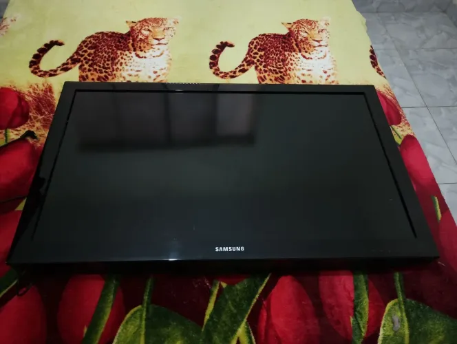 TV LCD SAMSUNG COM PROBLEMA NA TELA, TEM IMAGEM DISTORCIDA