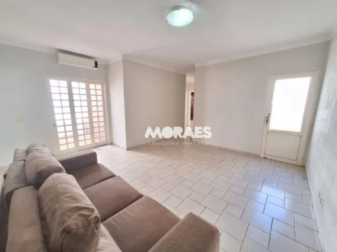 Casa com 3 quartos, sendo 1 suíte para alugar, 180 m² por R$ 2.900/mês - Jardim Terra Bran