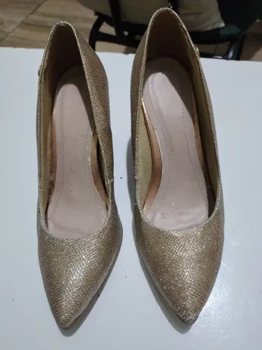 Sapato social feminino Anabela todo dourado n37