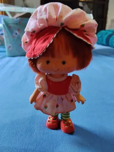 Boneca Moranguinho anos 80.