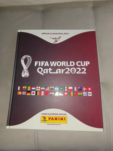 ÁLBUM DA COPA 2022 CAPA DURA E COMPLETO (PERFEITO ESTADO)