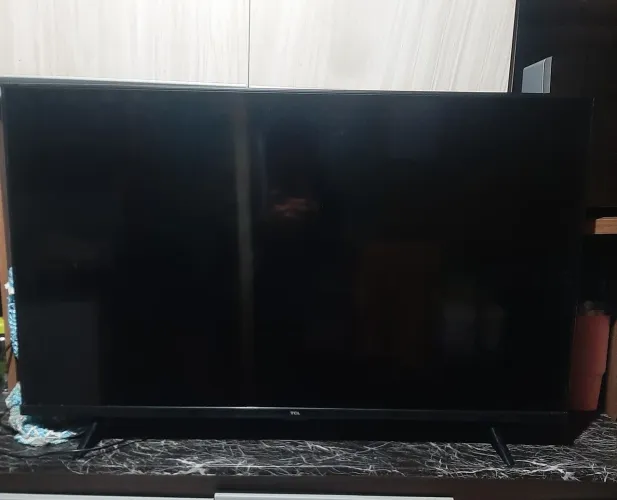TV tcl 43 polegadas para retirada de peças (tela com linhas)