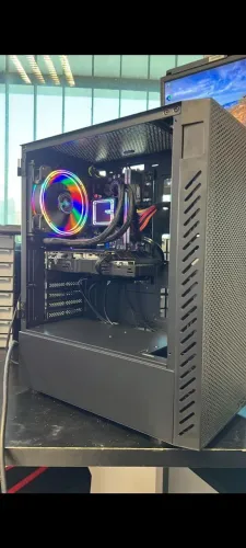 Pc gamer i5 1040f+Rx55008 gbcom SSD 256+1t+16gb ram