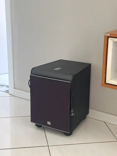 Subwoofer ativo da JBL