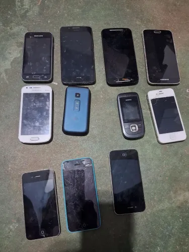 Vendo celulares com defeito R$499