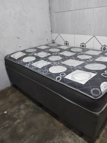 Vendo duas camas uma casal e solteiro e uma geladeira