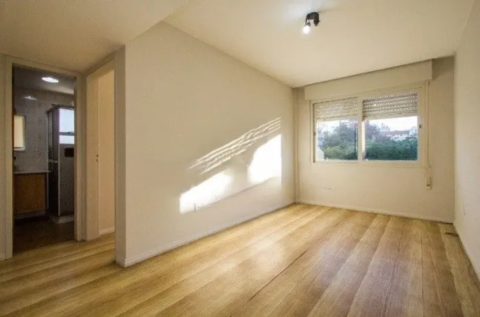 Excelente apartamento de 1 dormitório na Rua Garibaldi, com 44,7 m² de área privativa.