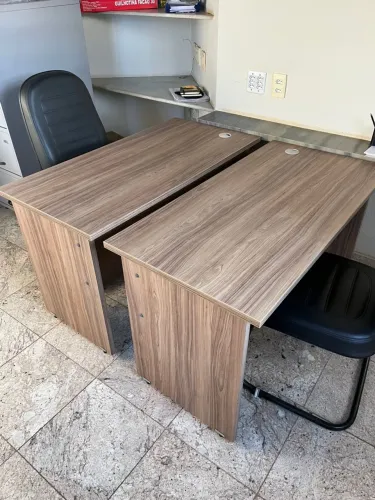 Mesa De Escritório MDF Escuro Premium com Tomadas