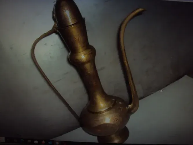 raridade anos 60 .anfora latao indiano /com detalhes da epoca .peça museu ;decoraçao grand
