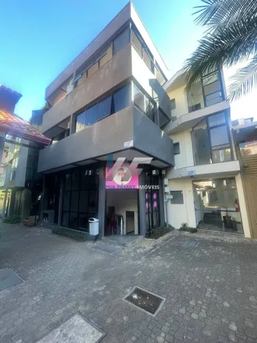 Prédio a venda no centro comercial de Alphaville.