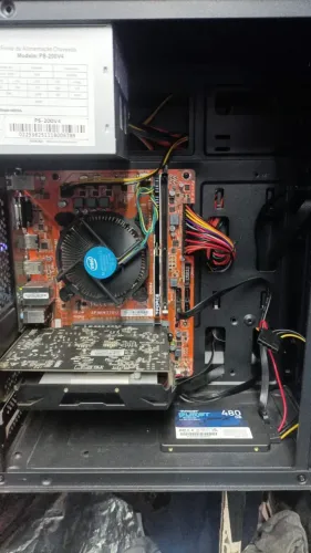 Cpu gamer de entrada INTEL i3 7100 com 8gb , ssd 480 + rx550