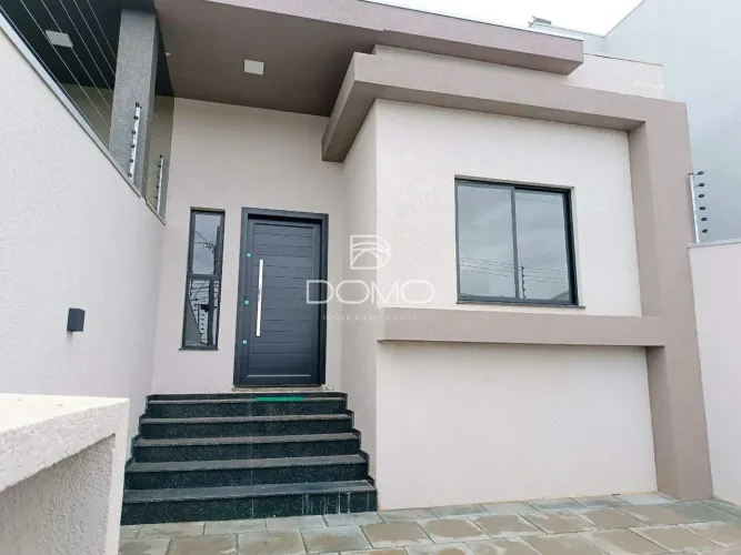 Casa no Bairro Neva 1 Suíte + 2 Quartos, Sobra de Terreno e Infraestrutura Completa