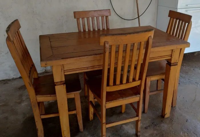 Mesa De Madeira De Demolição Com 4Cadeiras
