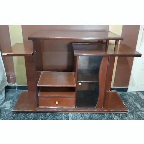 Rack com uma porta e uma gaveta.