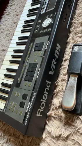 Teclado Sintetizador Roland VR 09