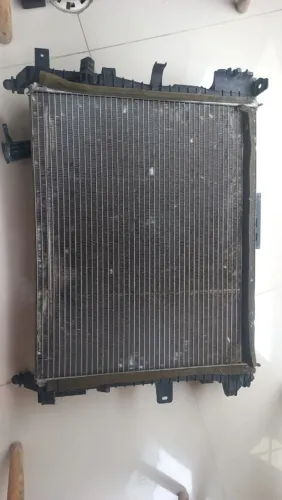 Radiador com eletroventilador do Nissan Versa