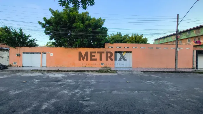 CASA AMPLA COM TERRENO | ESPAÇO E CONFORTO