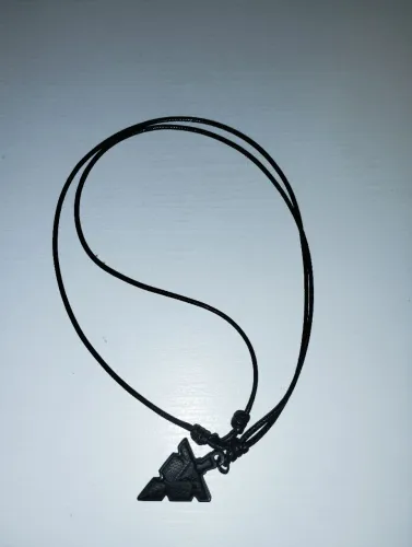 Colar Masculino Pingente Triângulo Ajustável Estilo Moderno