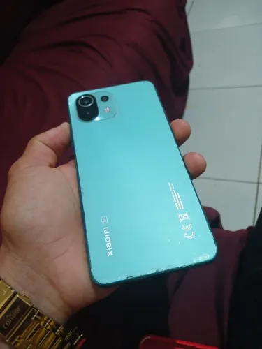 Vendo xiaome 11lite, está trincado e sem o botão ligar e desligar.