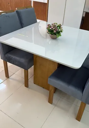 Conjunto de Mesa Com Vidro Dakota 4 cadeiras 100x100