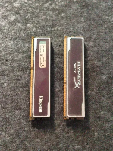 Par (2x 4GB DDR3 = 8GB)