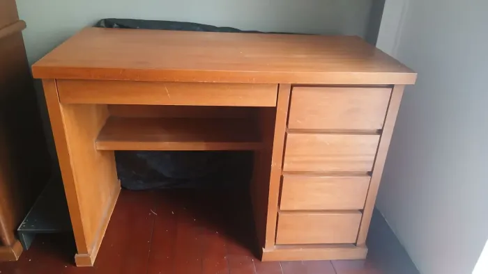 Escrivaninha de computador 