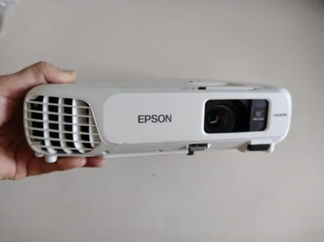 Projetor Epson Powerlite X24+ wireless,XGA,HDMI,USB-3500 lumens-super conservado