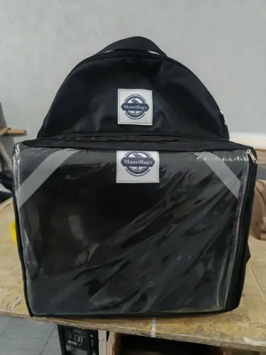 Bag para entregador com caixa térmica, mais bolso em cima.